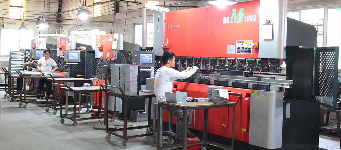 schwarzer Briefkasten